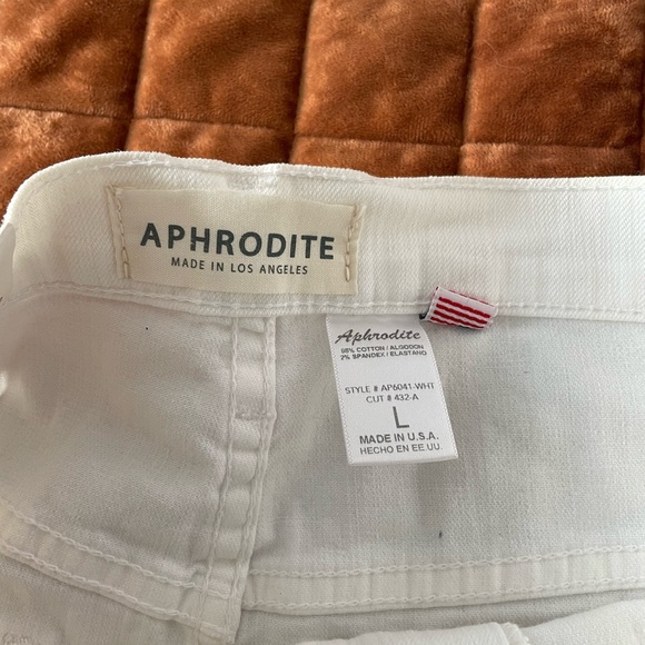 Aphrodite Shorts - Picture 2 of 2